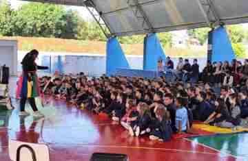 Campo Bonito - Governo Municipal promove espetáculo em alusão ao Dia do Livro para alunos da rede municipal